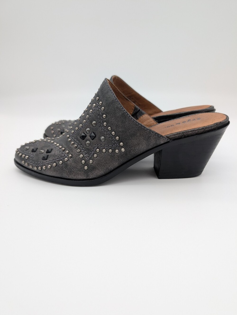 Frye & Co Phoenix Studded Heeled Mule Gray, Silver And Black 7.5M - Picture 3 of 11